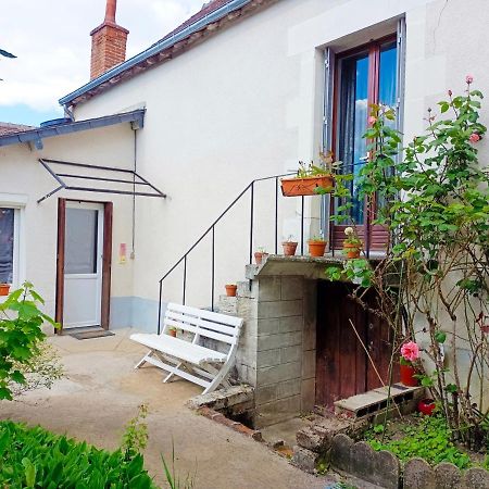 Petite Maison Etape Loire A Velo Ou Compostelle Mosnes Exteriör bild